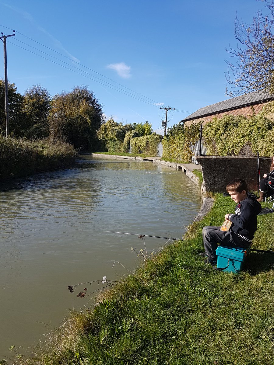 Sunny October 
Fishing @littletring 
#pumphouse #roach #fishing #fishingmaster #canal