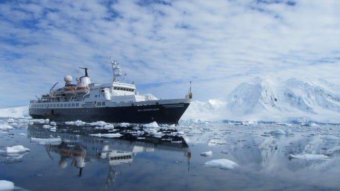 comuntouriste's tweet photo. Le Pôle Nord, la croisière givrée à la mode https://t.co/mNXhKOIw2H #Tourisme #WebActu https://t.co/i8oZbSKozA