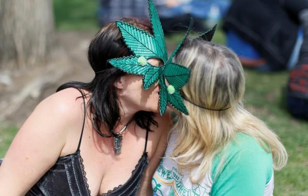 StopTheCopsZA's tweet photo. RT eNCA: eNCA | Where there's dagga smoke there's sexual fire: study https://t.co/BtTCKj3ihX https://t.co/OMDojIVQO9