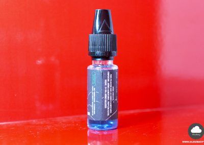 cloudastyvape's tweet photo. Avis Full Moon Blue : Banane, pêche et bubble-gum https://t.co/sxzJn3SXeL #fullmoon #aromes #vaping #vape #ecigs #malaisie #banane #peche https://t.co/BKbuHRvo6c