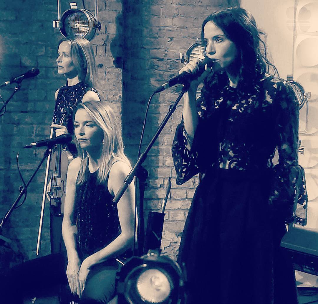 Corrs_Archive's tweet photo. Live and acoustic. @ACorr_Official @Sharon_Corr @CCorr_Official @Jimcorrsays @CorrsOfficial #thecorrs #andreacorr #carolinecorr #sharoncorr https://t.co/iuTh2EbXCl