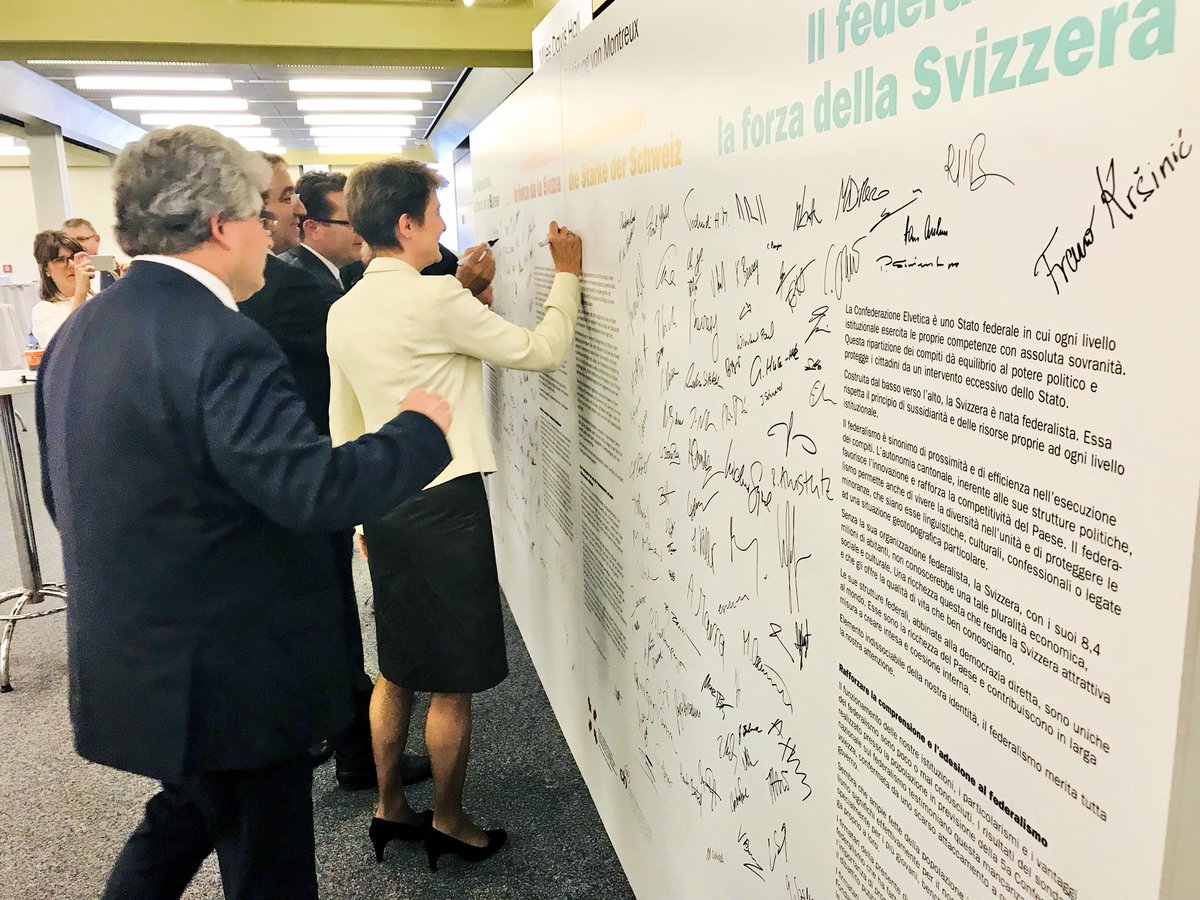 Bundesrätin Sommaruga an der Föderalismuskonferenz <a href="/CFED17/">Fédéralisme 2017</a>: Austausch mit Jugendlichen, Unterzeichnung der Erklärung von Montreux