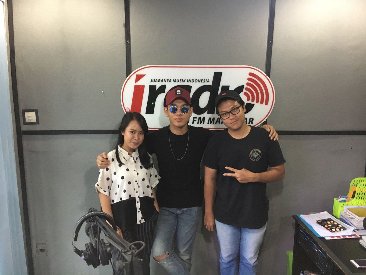 #SonyBuzz <a href="/jazhayat/">Jaz</a> di @iradiomakassar hari ini