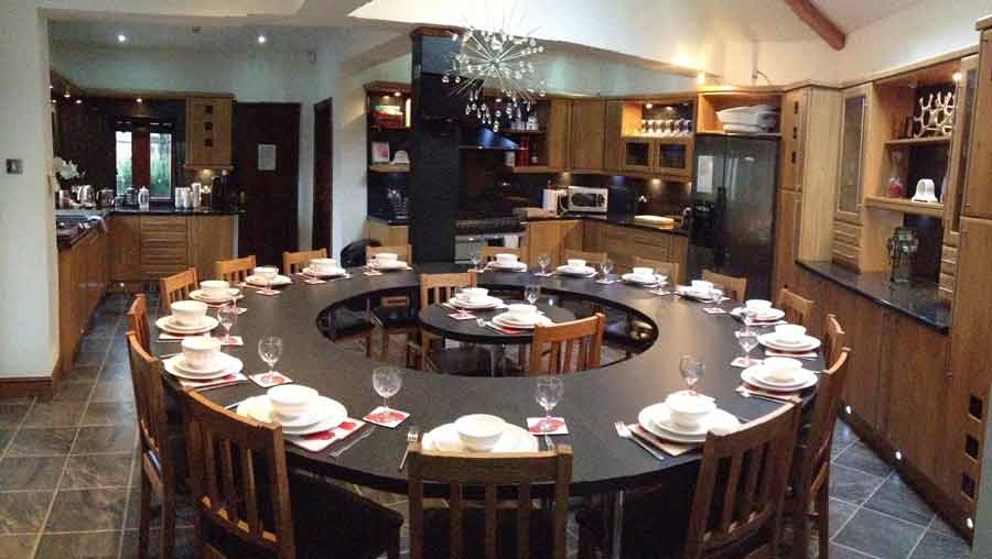Corpcottages's tweet photo. Having the right venue for a #networking event is important! Why not hire one of our venues for the day and have some activities too! #corp https://t.co/57fm58OkxG