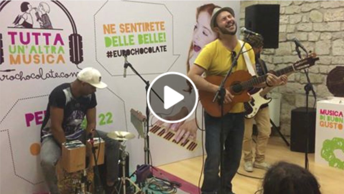 faceciok's tweet photo. .@TutoMarcondes a la sua band sono i vincitori del #ChocoMusic Contest di #Eurochocolate 2017 organizzato in collaborazione con @MEI_Meeting --> https://t.co/YVaT8f1ukh https://t.co/1HwTv40J6H