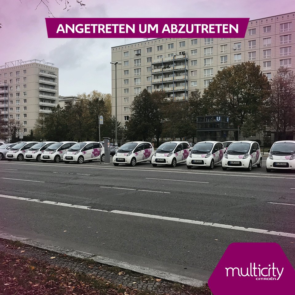 Für Kranzniederlegungen und Blumen bitte in der Karl-Marx-Allee treffen #carsharing #berlin #leavingthebattlefield