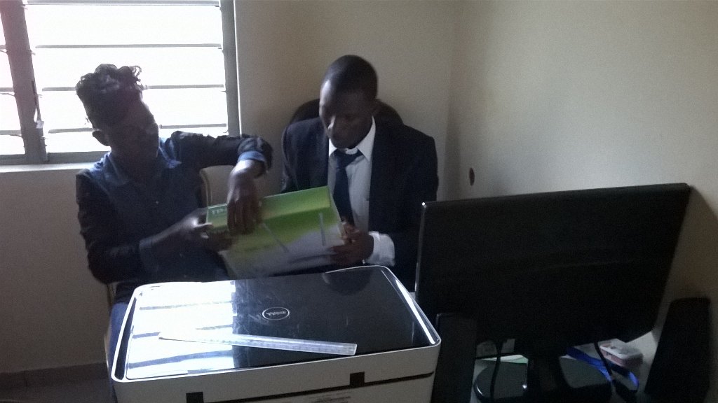 AmlimaTechLab's tweet image. @AmlimaTechLab en action, Hypollite et Benedicte en train de configurer un appareil.#IoT , #Startup@folli_duciel