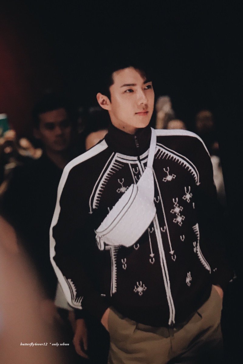seeme55555's tweet photo. มองจากดาวอังคารยังรู้ว่าโคตรหล่อ https://t.co/aJDDHjnIB7