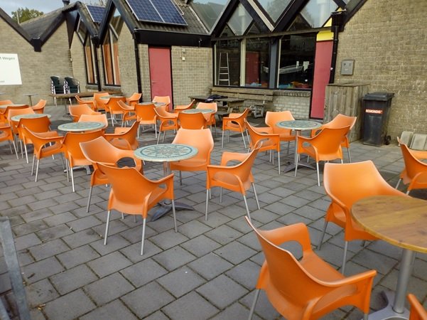 vvBerkum's tweet photo. Het terras achter de kantine is opgefleurd met nieuw meubilair van @TapasLaBodega Dank! https://t.co/q7VGoRkU0i
