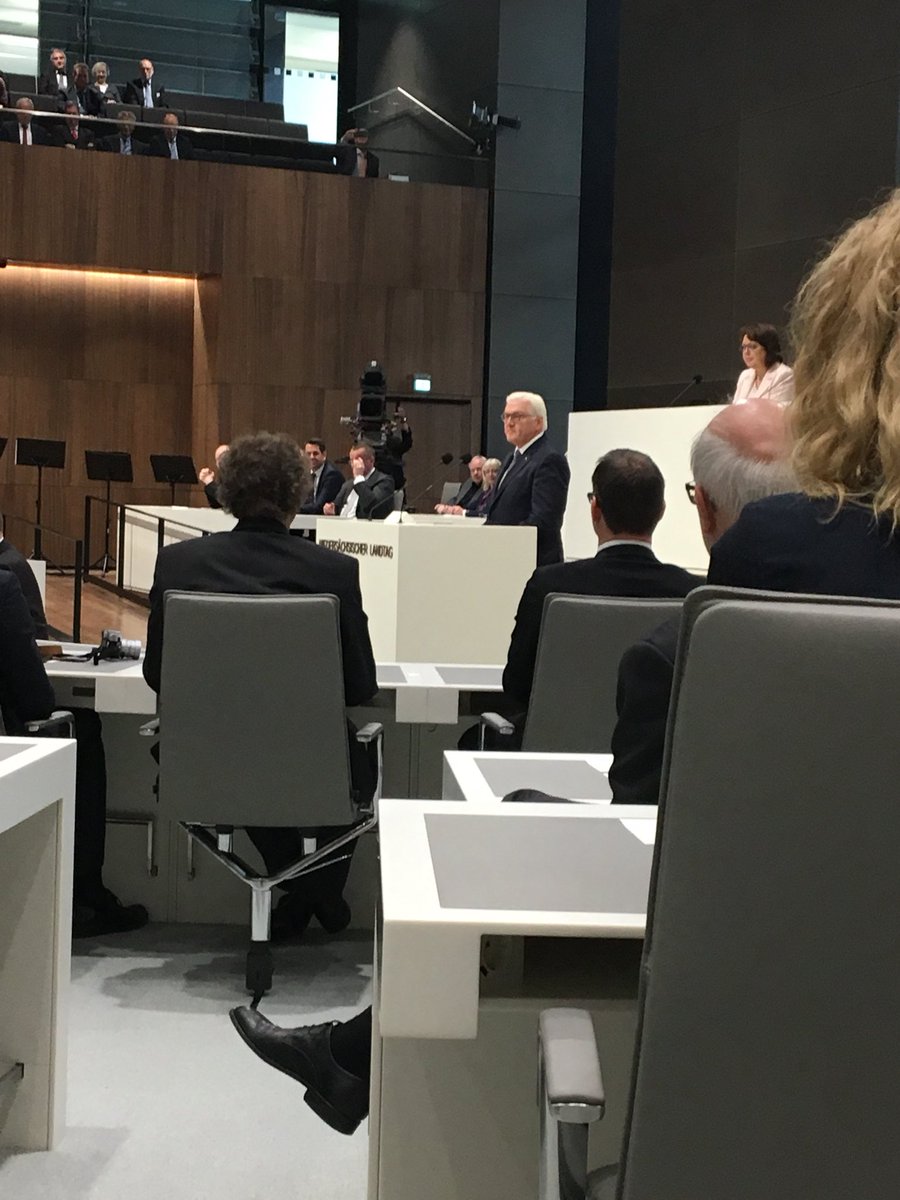 hujahn's tweet photo. Einweihung des neuen Plenarsaals - Rolands letzter und mein erster Auftritt im Parlament. https://t.co/3tqPSMcVut