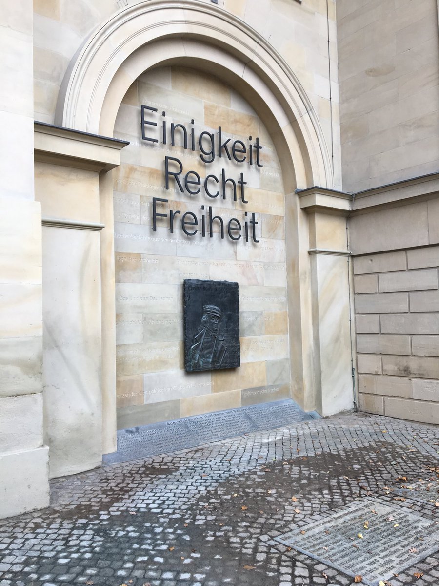 hujahn's tweet photo. Einweihung des neuen Plenarsaals - Rolands letzter und mein erster Auftritt im Parlament. https://t.co/3tqPSMcVut