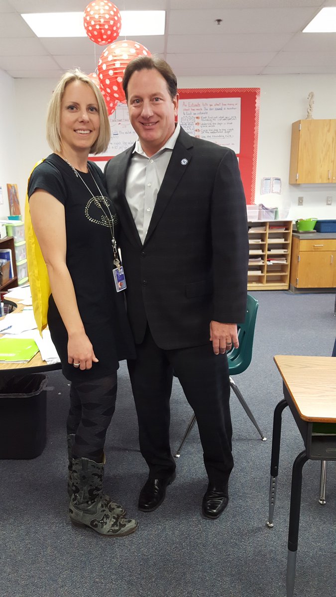 Look who came to support Red Ribbon Week (and maybe get a tasty, tasty burger too!) #prideinside1718