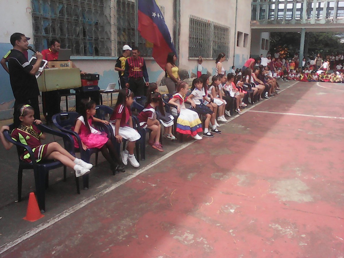 belkystr's tweet photo. Apertura de los juegos de intercurso UE Carlos Rangel Lamus,  prevención del embarazo a temprana edad,@pdetachira@,@PdeOrientacion https://t.co/XYjz0GCMKb