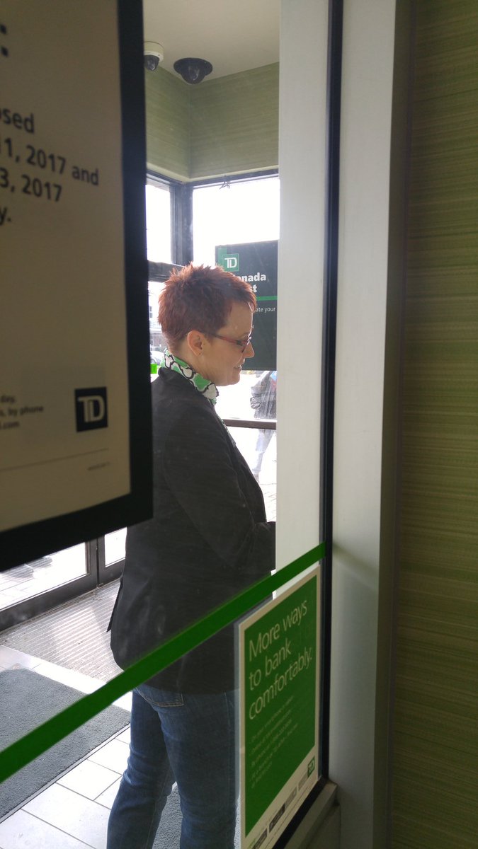 ShariNikulka's tweet photo. @ttghome showing how easy it is to make an ABM deposit! Baby steps first for some! #ImDigitalReady @JcCiardelli @AIacobelli_TD https://t.co/CT9oJHffLC