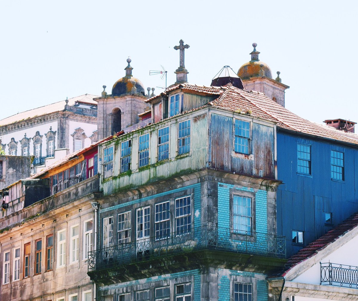 Rainbow shades in #Porto. Happy Friday! ✌

#visitportugal #ttot