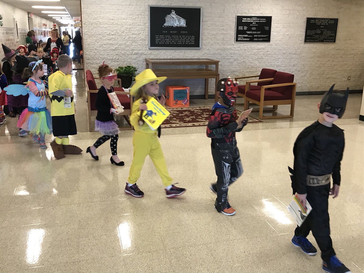 Kindergarteners dressed up as book characters and paraded through the school! #fawnarearocks #sesdproud