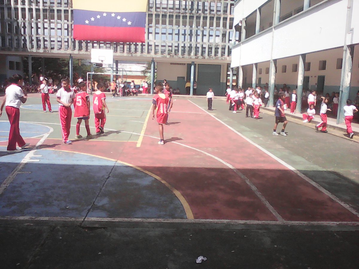 belkystr's tweet photo. Apertura de los juegos de intercurso UE Carlos Rangel Lamus,  prevención del embarazo a temprana edad,@pdetachira@,@PdeOrientacion https://t.co/XYjz0GCMKb