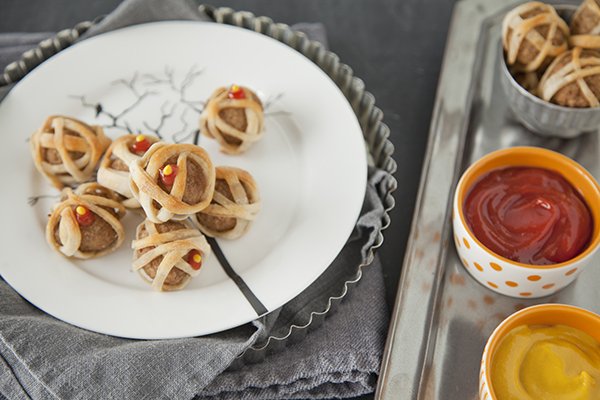 MomSpark's tweet photo. Halloween is in full effect & we have snacks covered w/ @FarmRichSnacks! Get more ideas: https://t.co/7n7nkNRWOW #RealLifeScaryGood #ad https://t.co/ADUtNAhQd2