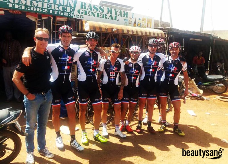 La Sélection cycliste de la Fédération des Clubs de la Défense entame son #TourDuFaso et on lui souhaite bonne chance ! 🚴 #cyclisme #sport