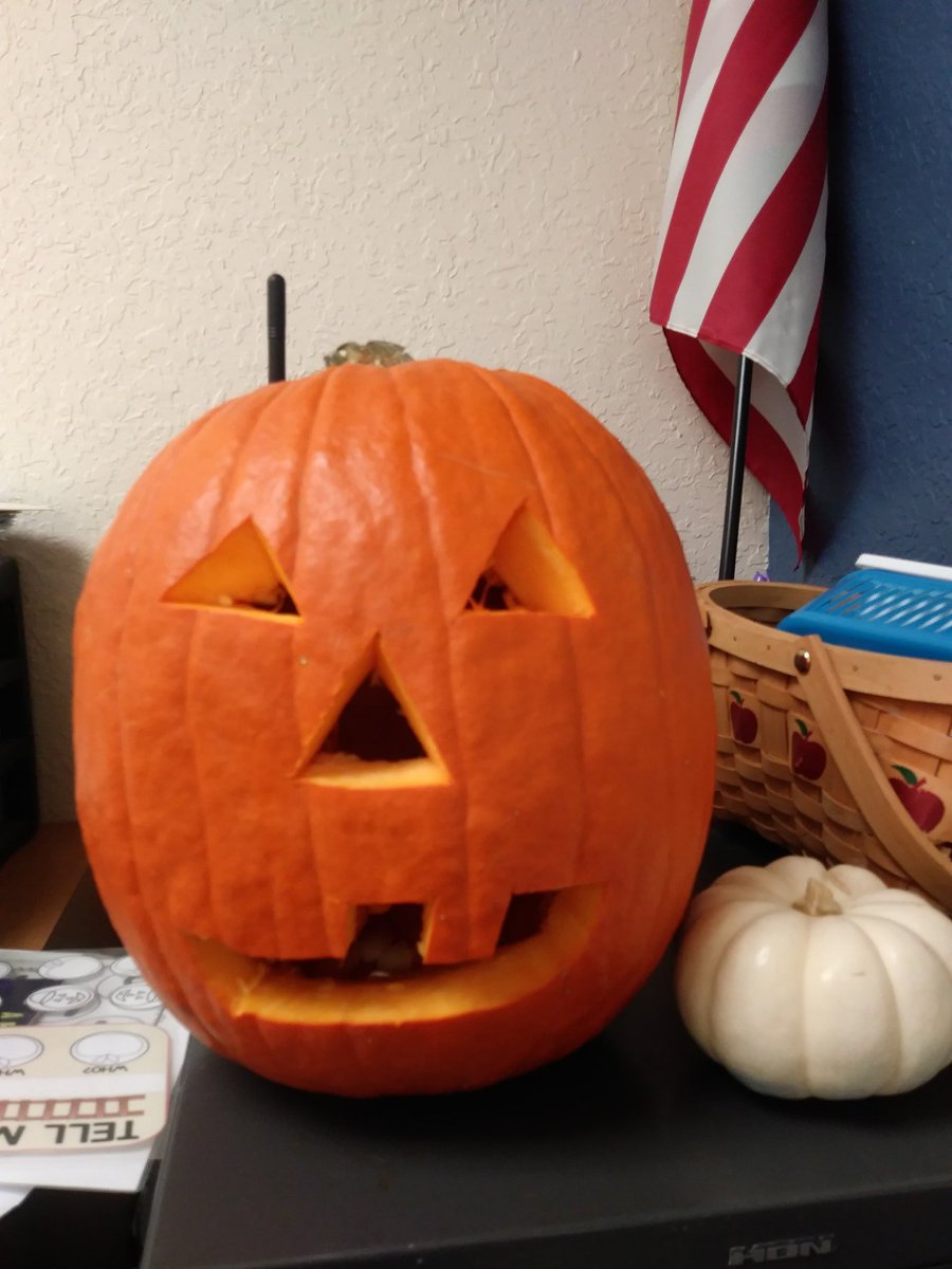 myexceptionalpk's tweet photo. Using our visual directions to make a jack-o-lantern today for #funfriday 🎃🍁 🍂 @hiddenoaksES https://t.co/ecq0uAvX5L