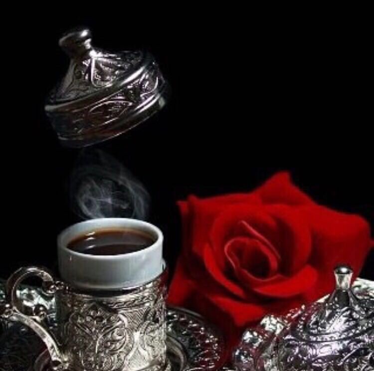 alhooo2ooob1's tweet photo. خذيني مساء يشبهك كثر مَ ايقنت
انك شبيهه الغيم والروح والضي
جعل العمر واحلامنا كلها انتِ
يَ اللي مساء الناس دونك ولا شي

#عاشقة_الغرووب https://t.co/SqKT7tMVmX
