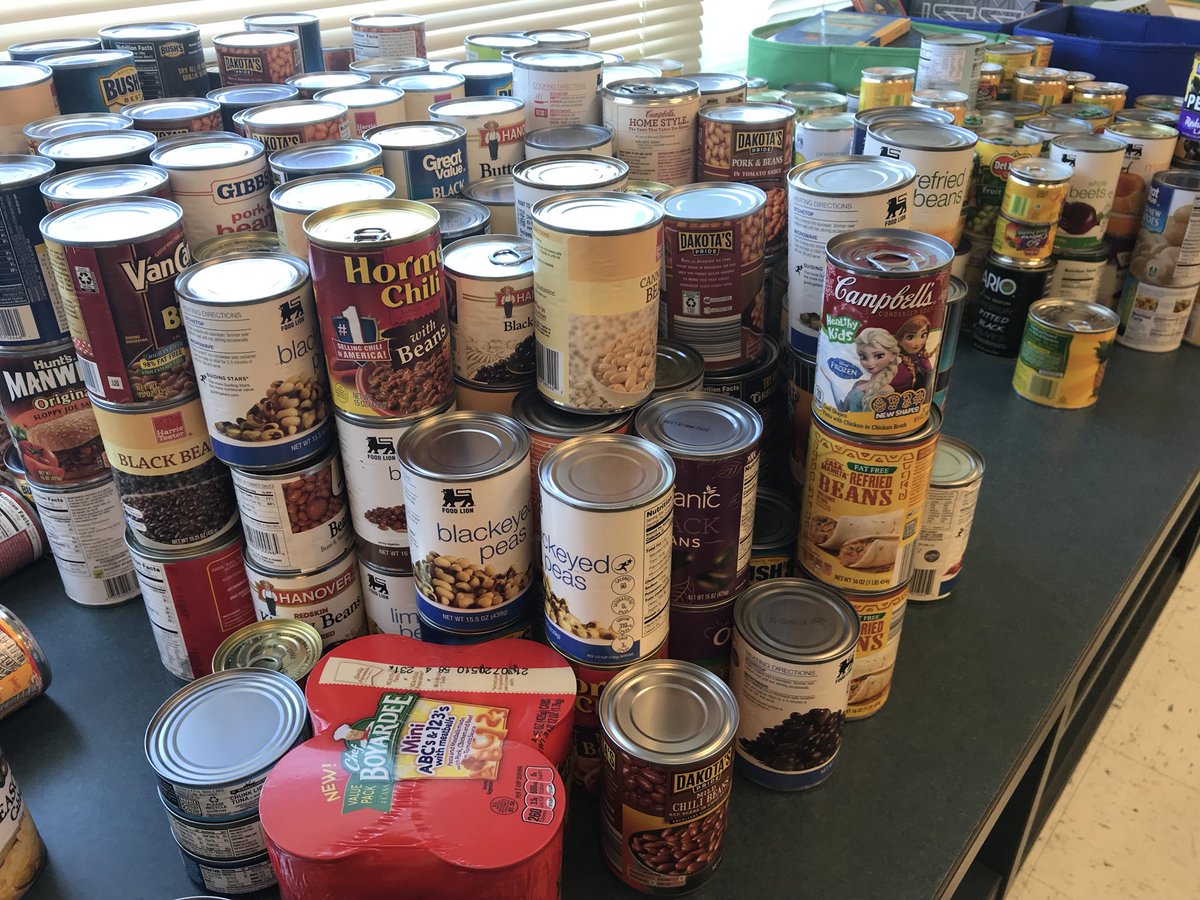 HopeMustangs's tweet photo. @KONAICE SGA Cans for Kona food drive success! Collected 2415+ items! #HopeMiddle https://t.co/oobo7xHp0T