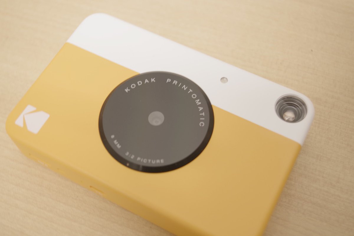 にぼぉーし Kodak Printmatic 10月中旬発売で アメリカから届きました 画素数500万画素センサー F2 2レンズとスマホ以下のスペックですが 一番の魅力はzink用紙でプリントされること フォーカスはパンな気がw いまはチェキなどフィルム式が人気です にぼぉーし Kodak Printmatic 10月中旬発売で アメリカから届きました 画素数500万画素センサー F2 2レンズとスマホ以下のスペックですが 一番の魅力はzink用紙でプリントされること フォーカスはパンな気がw いまはチェキなどフィルム式が人気です