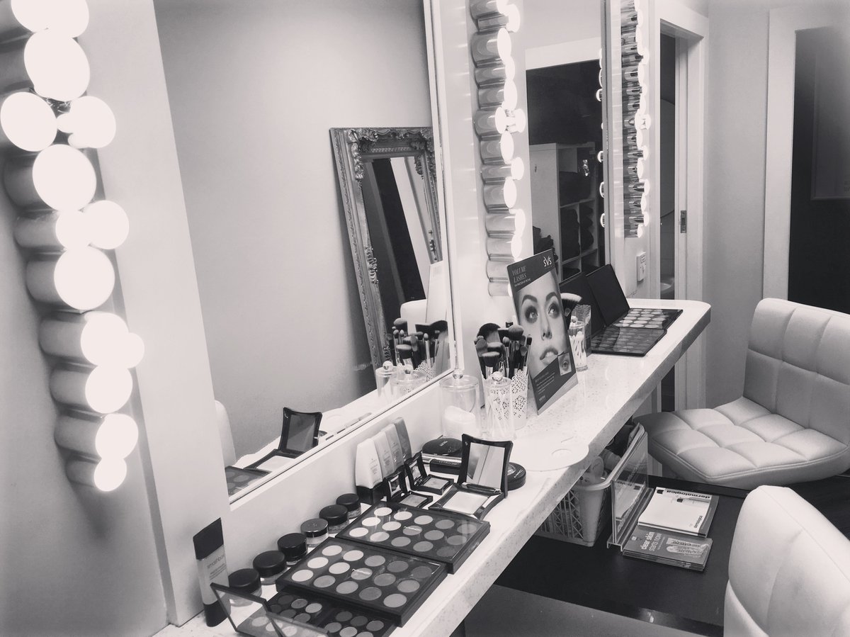 How amazing are our makeup stations?!
Our therapists have trained with the best MUAs in the industry!
Book your appointment 01706 759379 💁🏼💄
