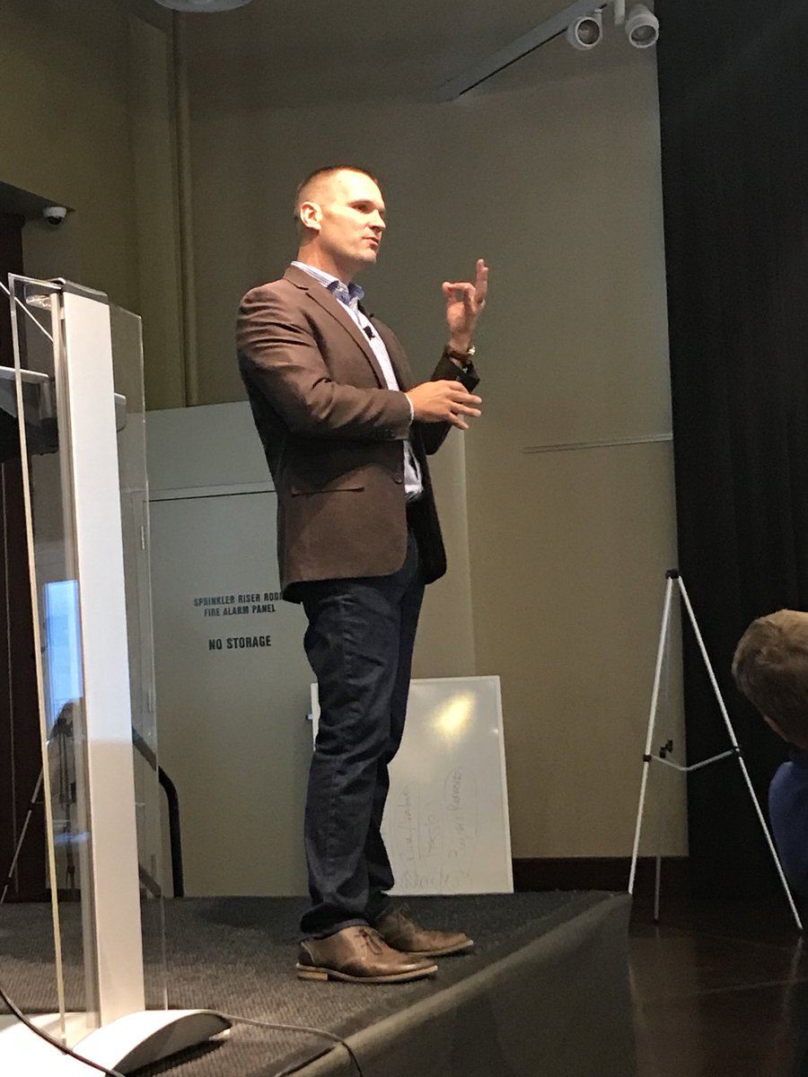 superdumb's tweet photo. Be helpful. Teach others. Treat customers the way you want to be treated. It seems simple but many miss the mark. #saleslionICT #digitalict https://t.co/PCDvFqJveW