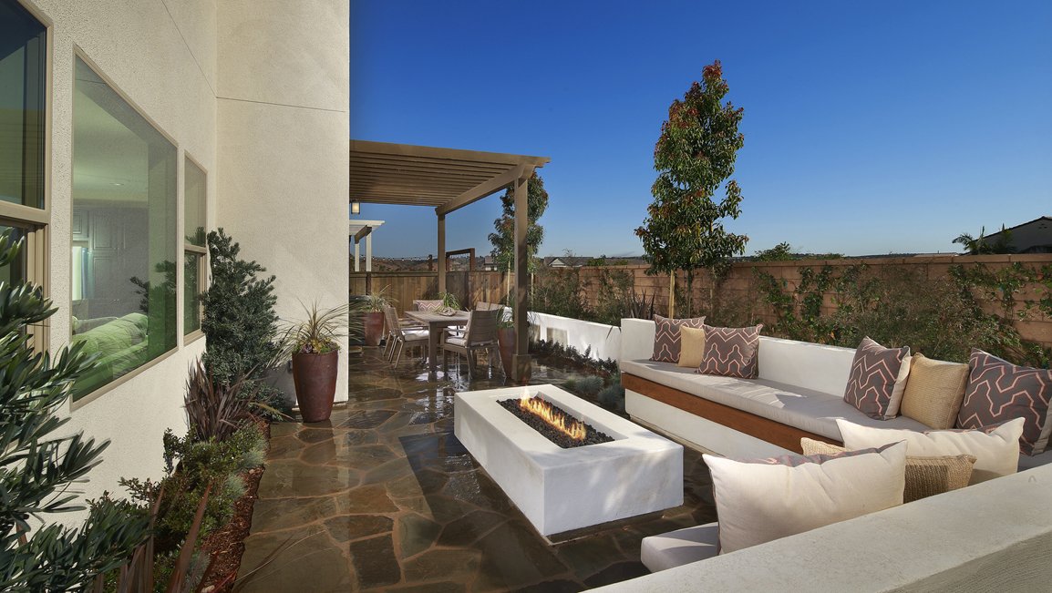 EscayaLife's tweet photo. With fire pits and lounge seating, your new Indigo #CalAtlanticHomes back patio was designed with luxury in mind! https://t.co/NED3agPWjD https://t.co/TnekWg4nXu