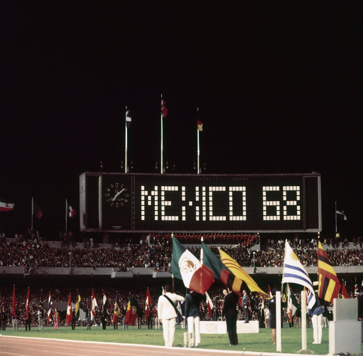juegosolimpicos's tweet photo. Tal día como hoy hace 49 años fue la Ceremonia de Clausura 🏟️ de los #JuegosOlimpicos de #Mexico1968 🇲🇽. #Mexico @COM_Mexico 📸 COI https://t.co/ttS4CZbXrb