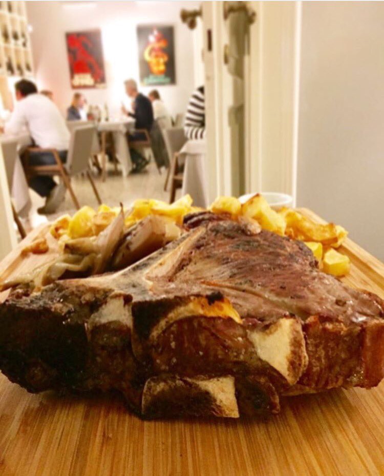 VillaCampari's tweet photo. #Fiorentina di #Chianina #IGP selezione #Gamba alla brace con patate al forno e verdure grigliate. 🍖🍷✨
#restaurant #campari #Milano #food https://t.co/a4MSx6X3fq