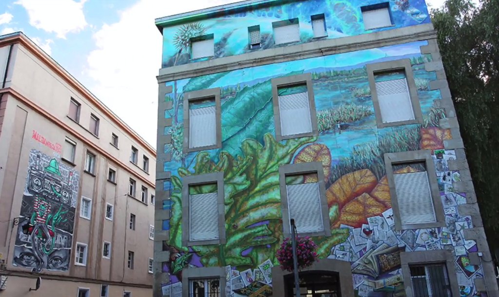 TurismoVitoria's tweet photo. Vitoria-Gasteiz, candidata a la #CopaEspañaCreativa por su itinerario muralístico. Ell=s lo han hecho posible ⬇️📹 https://t.co/mAxQvoWN7Y https://t.co/NCTnQBqns4
