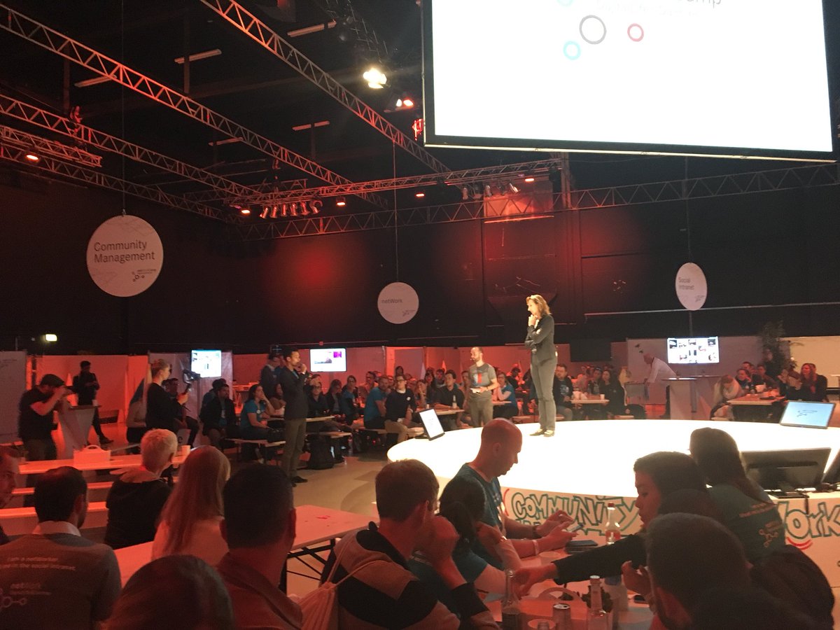Clemence_Lemon's tweet photo. #NWC2017 is also a place to address your #questions directly to the board members of #daimler thank you @DigitalLife_DAI https://t.co/exRDGG4qcC