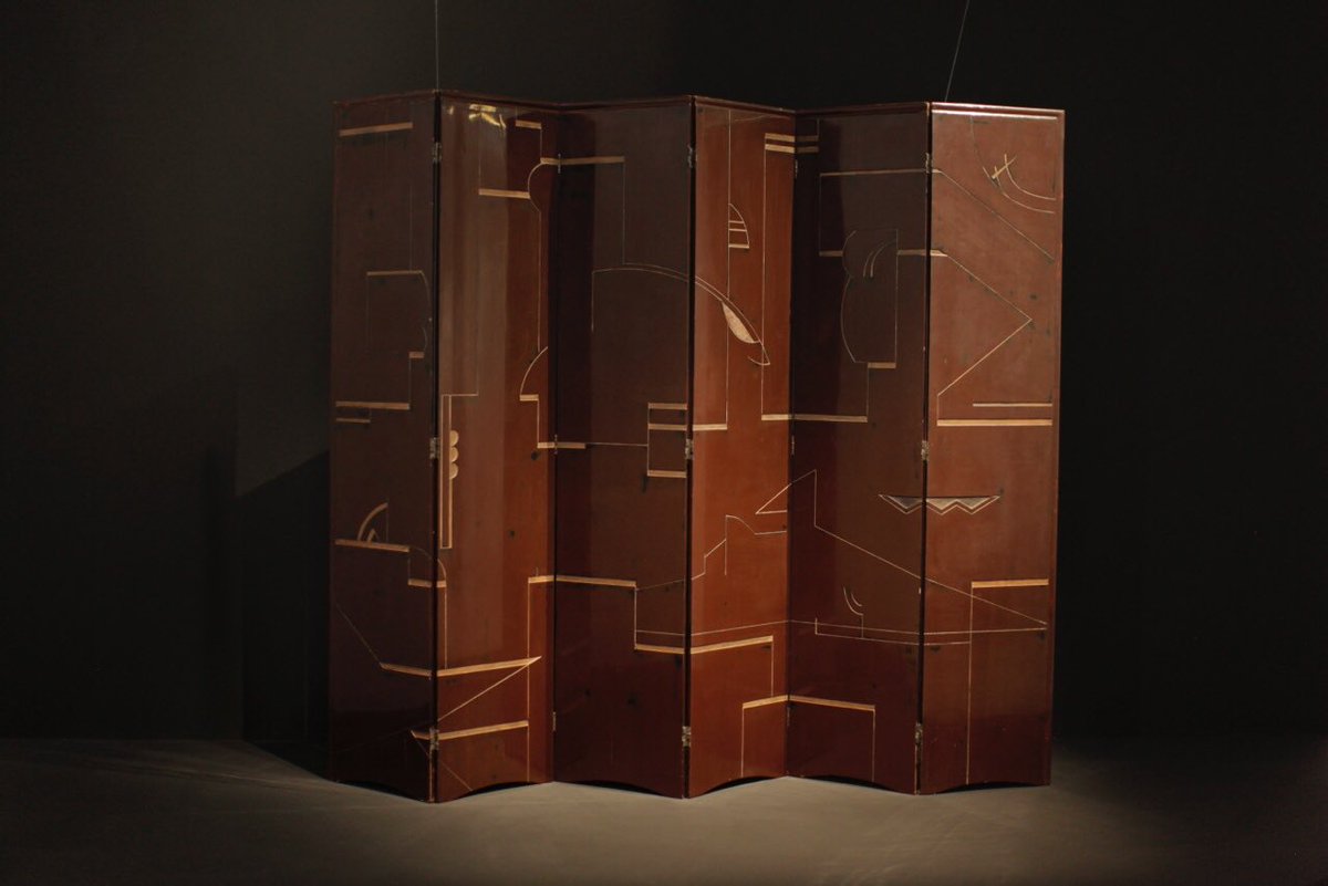 Lacquer screens, one of Eileen Gray’s many talents. Download <a href="/GrayMattersDoc/">Gray Matters</a> and  find out more. #interiordesign
apple.co/2z0rprn