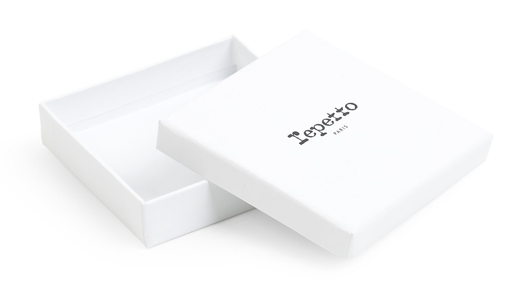 nPackLuxury's tweet photo. This #jewellerybox is a petite example of a rigid box with a lift-off lid. Made to hold a piece of jewellery, it is simplistic and functional. The construction is extremely durable, the #packaging reusable for years. #handmade by #nPack https://t.co/3dVIYwBukw