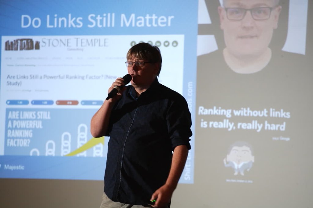 eventzdigital's tweet photo. .@Dixon_Jones shared some great #linkbuilding tips at #dmsso17. View the slides here https://t.co/a7c0baGIVC https://t.co/k2CwosruhC