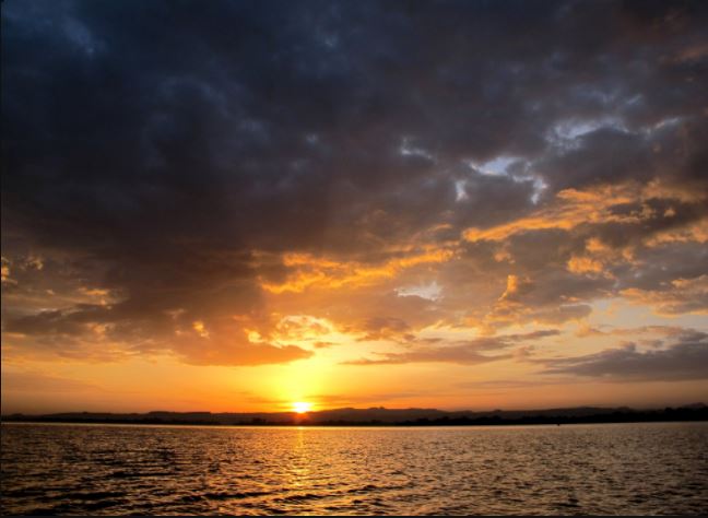 flyethiopian's tweet image. Beautiful #sunset over Lake Tana! Book now to experience the beauty of #Ethiopia. #BeautifulEthiopia #LandofOrigins  ethiopianholidays.com