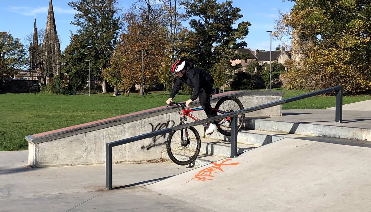 clackscsss's tweet photo. The boys finished the week with bike skills at Alloa skate park 🚲 #Teamcsss #balanceandcontrol #dontfall https://t.co/E4KXXL7k4w