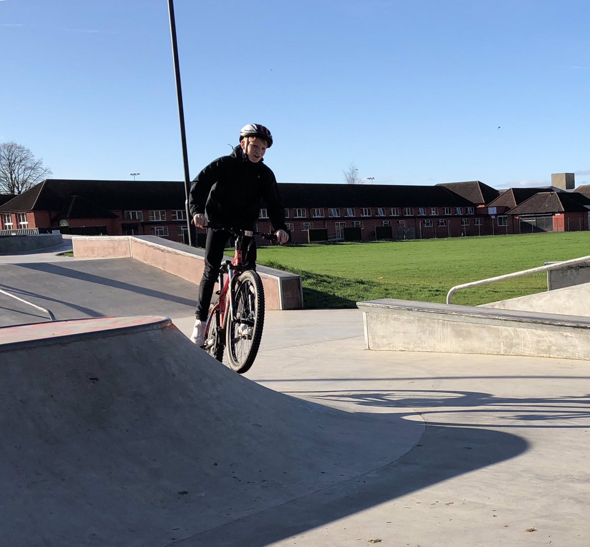 clackscsss's tweet photo. The boys finished the week with bike skills at Alloa skate park 🚲 #Teamcsss #balanceandcontrol #dontfall https://t.co/E4KXXL7k4w