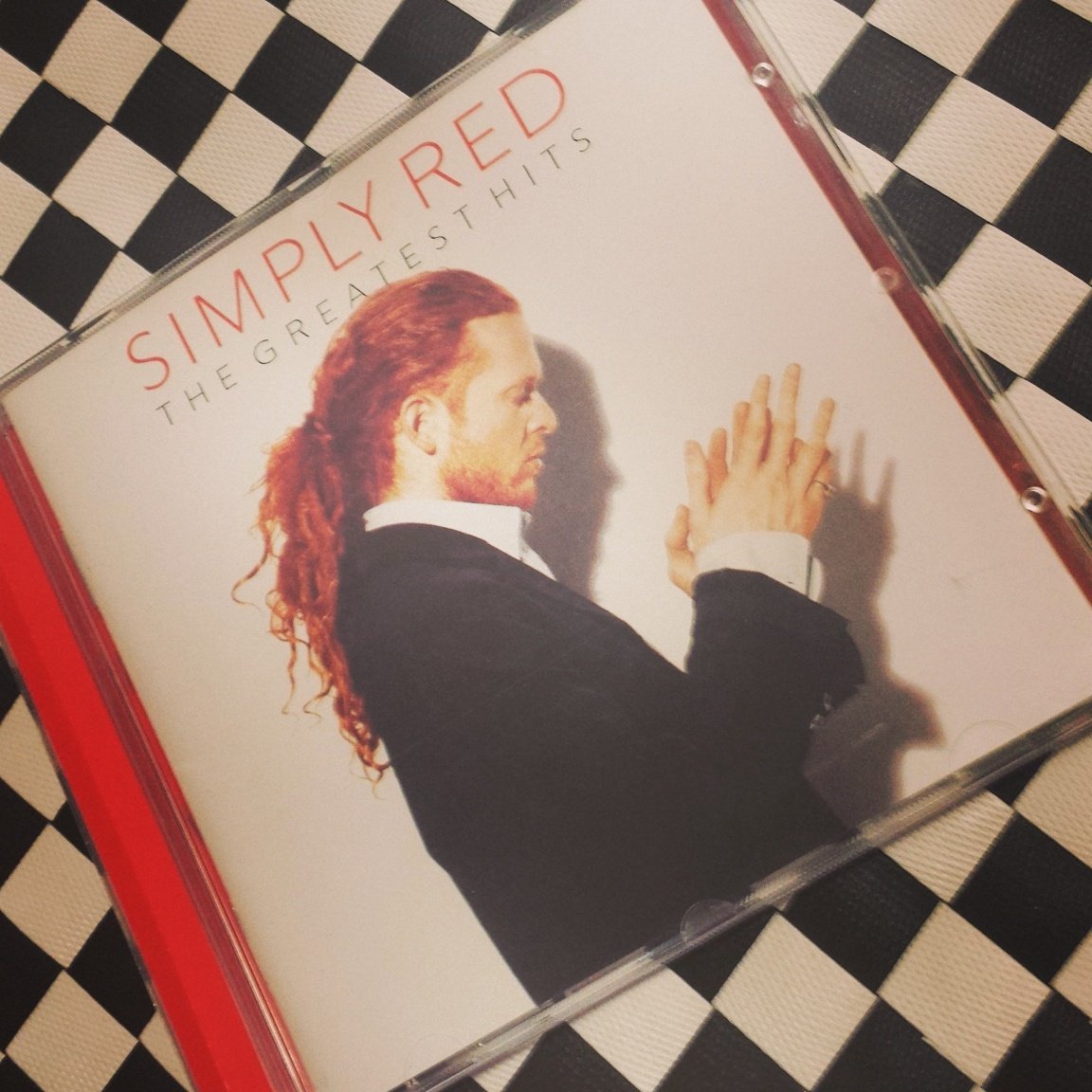 Andrea1306's tweet photo. Simply Red - The Greatest Hits
#simplyred #thegreatesthits #sunrise #stars #simplyredcomltd #mickhucknall #ibsit #andrea1306collection https://t.co/io1r45t2zr