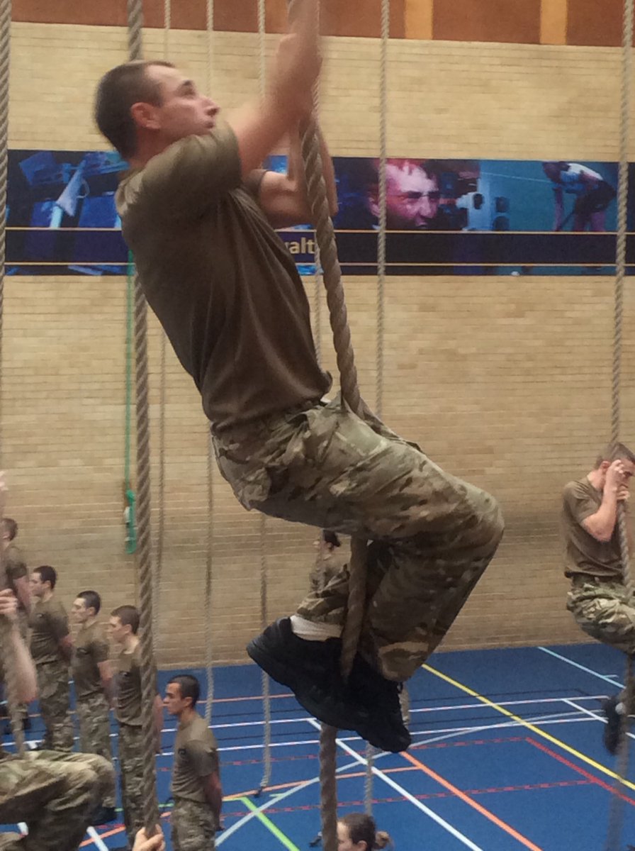 HMS_Raleigh's tweet image. Nelson 20's conducting Rope climbs and Camp sprints during an Initial Military Fitness session. #Nelson20