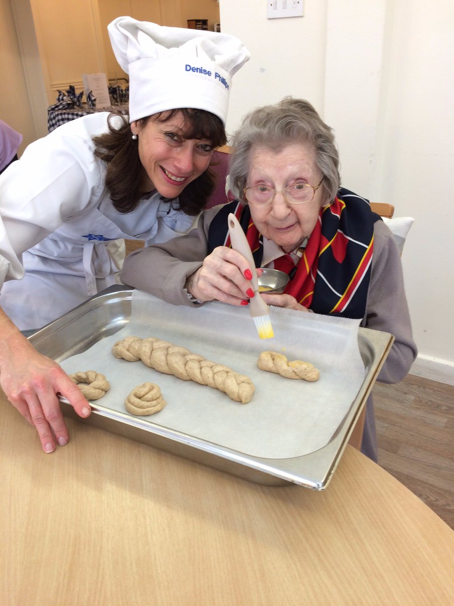 dateonaplate101's tweet image. Making challah @jewishcare @shabbat_uk #Jewish #ChallahBake