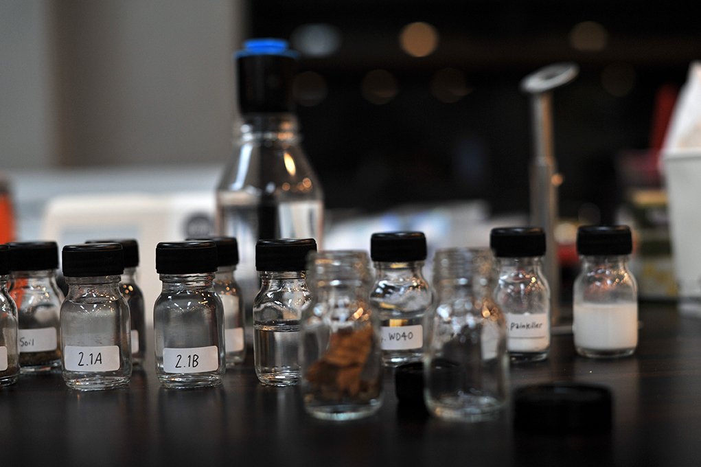 smellofdata's tweet photo. New data-warning-smell proposals in the making @ Data and Humanity hackathon: soil humidity, air quality &amp; gender inequality #neotopia https://t.co/Blvn7oWM3g