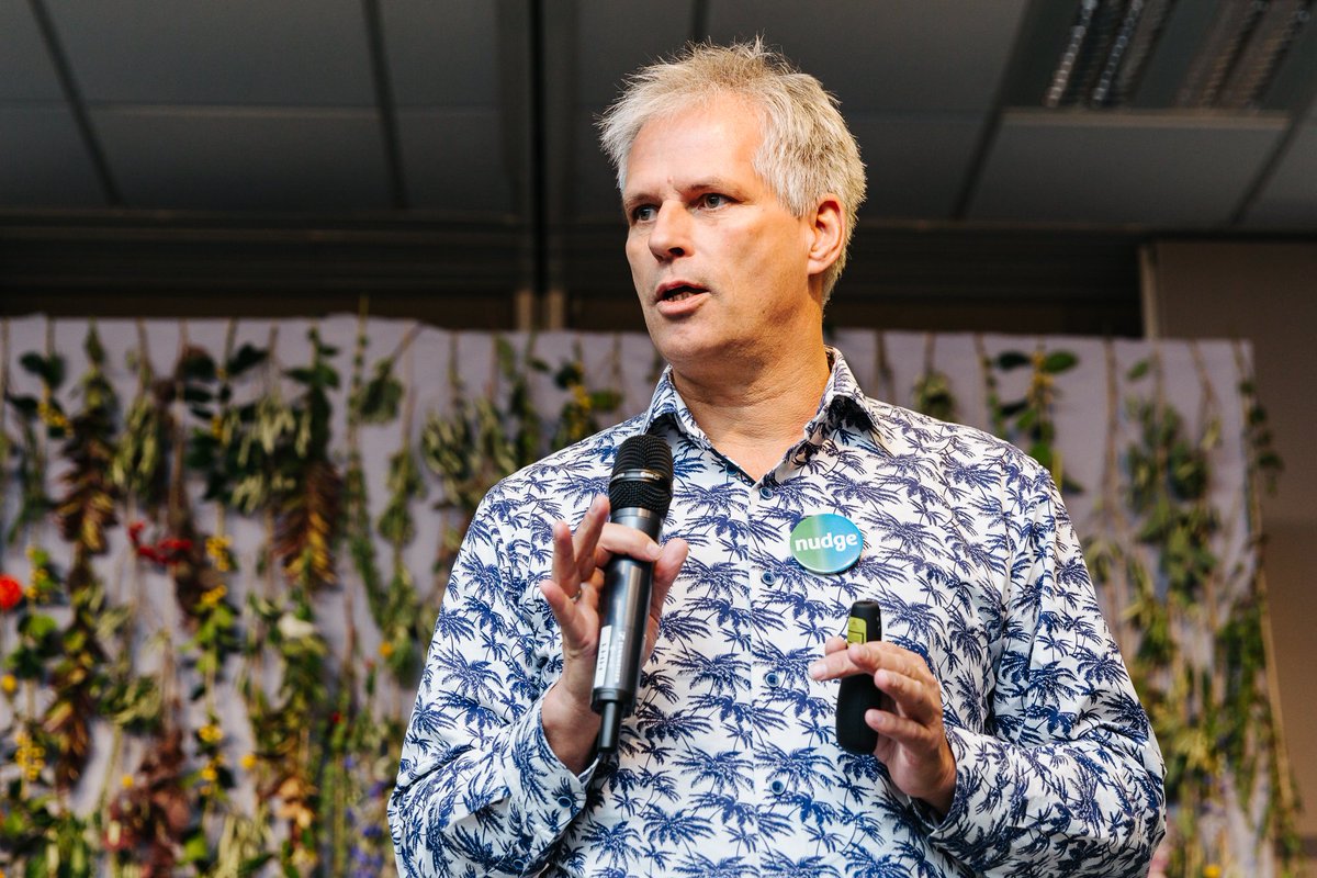 #NudgeGlobalChallenge continues with pitches of business growth questions, starting with <a href="/AartMasterPeace/">Aart Bos</a> from @masterpeace2014.
