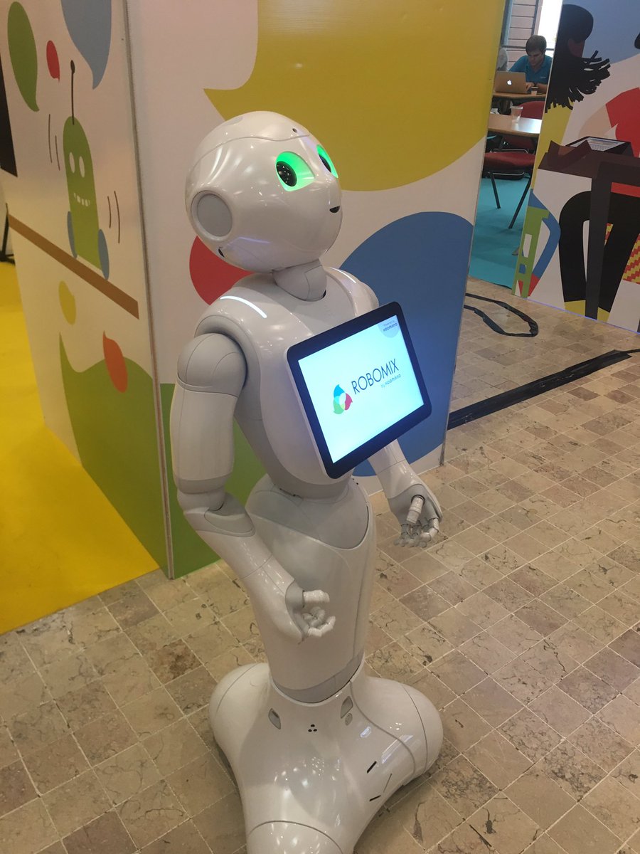 TheoCaviezel's tweet photo. #BlendTour photo de mon robot préféré ! https://t.co/D4thcAQ1E5