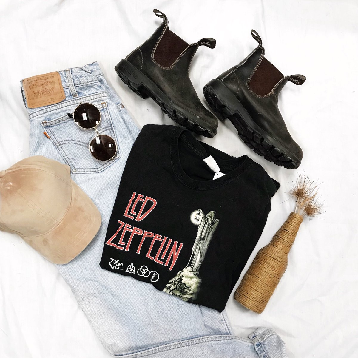 ThePatchGuelph's tweet photo. Happy FRIDAY Patchies!! ❤️
.
Nude hat $14
Levi’s size 29 $39.99
Blundstones size 4.5/7 $29.99 (condition)
Led Zeppelin tee size M $24.99 https://t.co/BhKD0o1z7c