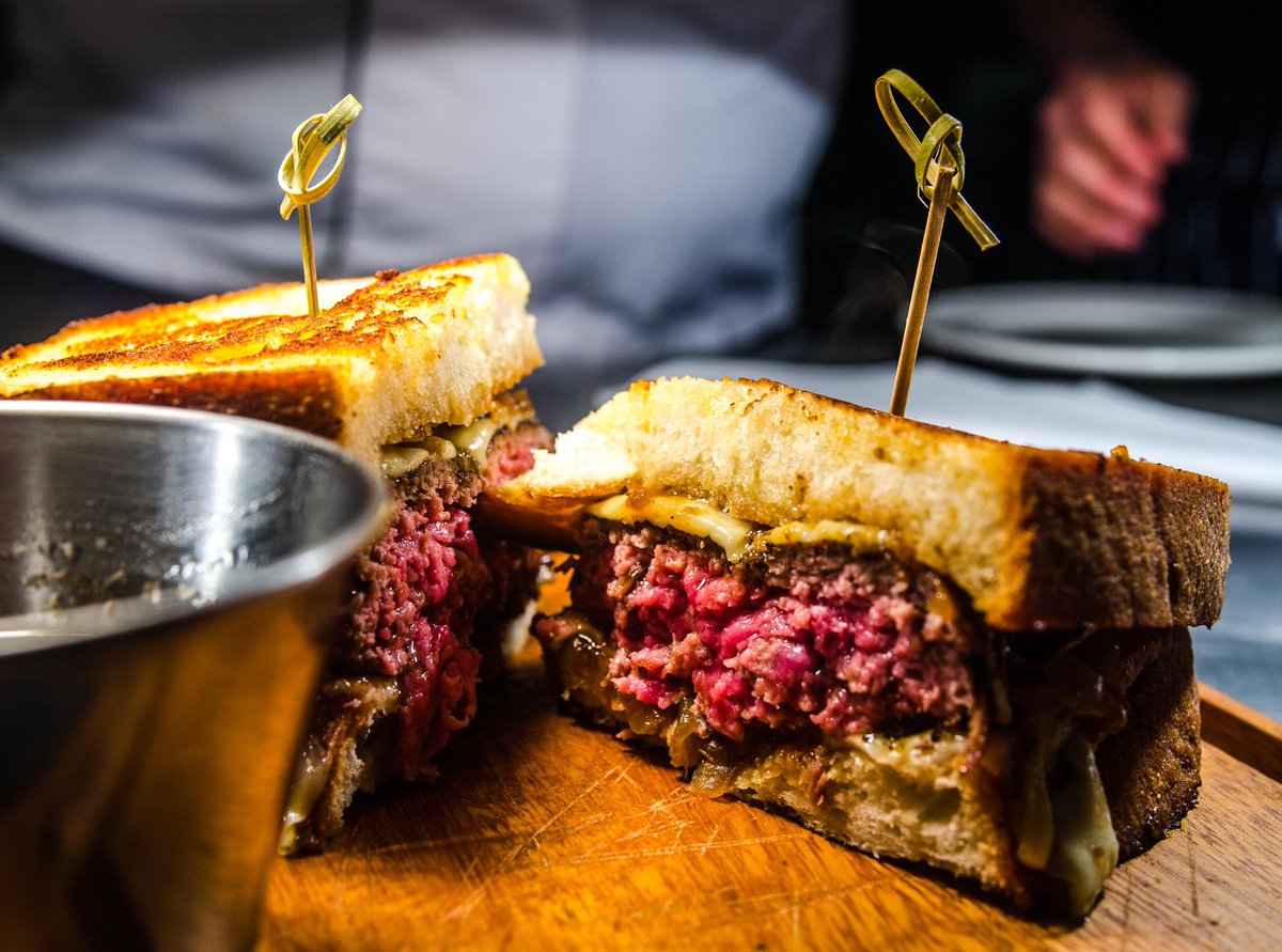P R O P E R  M E L T // New on the <a href="/TheFoxE8/">The Fox Craft Beer House</a> menu is a *PROPER* beer braised beef short-rib patty melt 🍔 Accept no substitute 💯