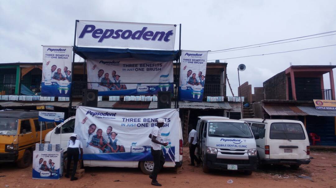 CharlotteXpertS's tweet photo. Free dental services going on now at Kenyatta Market, Uwani, Enugu State - Powered by Pepsodent.
#3in1Protection #SmileMore https://t.co/SgFCkiouob