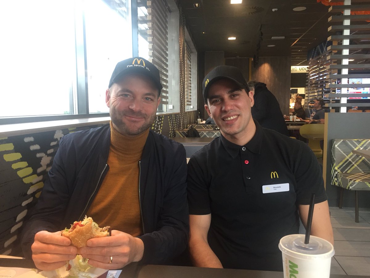 Tak Mustafa og <a href="/McDonalds/">McDonald's</a> i Viby for at lære mig at lave McFeast. Det gør bare Danmark større, når virksomheder tager socialt ansvar!
